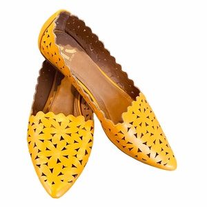Wavy Mustard Yellow floral Report flats